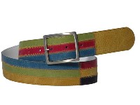 Lady belts - Lady fashion belts - 06607758 / 40, nikelj saten Modni ženski usnjeni pasovi so sestavljeni iz dveh plasti. Ženski usnjen pas je izdelan iz govejega usnja, serije 020000 in je sestavljen v poljubne barvne kombinacije ter okrasno pošit. Usnjeni ženski pasovi izvedbe premium so  podloženi s pravim usnjem, v izvedbi klasik so ženski pasovi podloženi s plastjo iz recikliranega usnja.